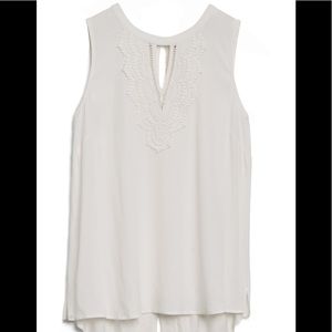 DANIEL RAINN
Quin Keyhole Crochet Top